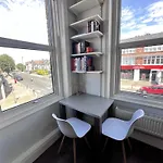 Cozy London Apartment With Great Location